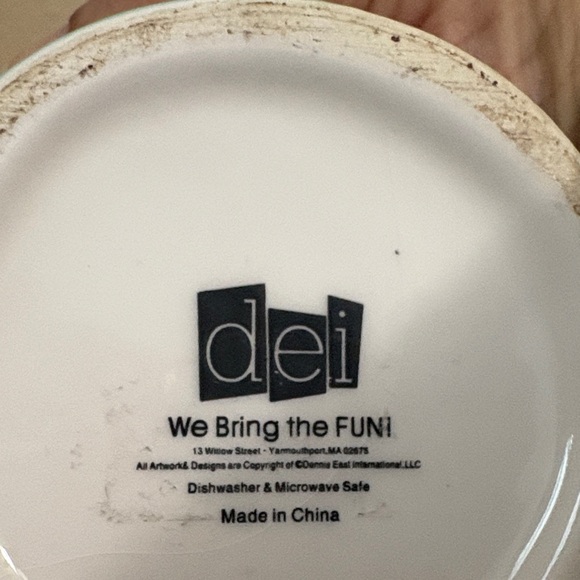 Dei Llama Alpaca Coffee Mug
Embossed 3D Pink and White Blanket
12oz Heavy - Picture 3 of 4